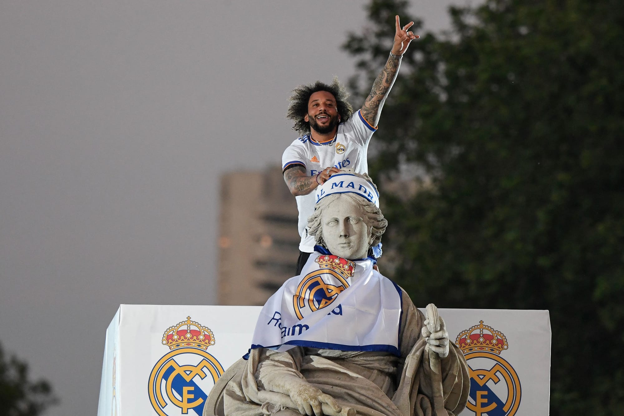 由于伤病以 由于伤病以